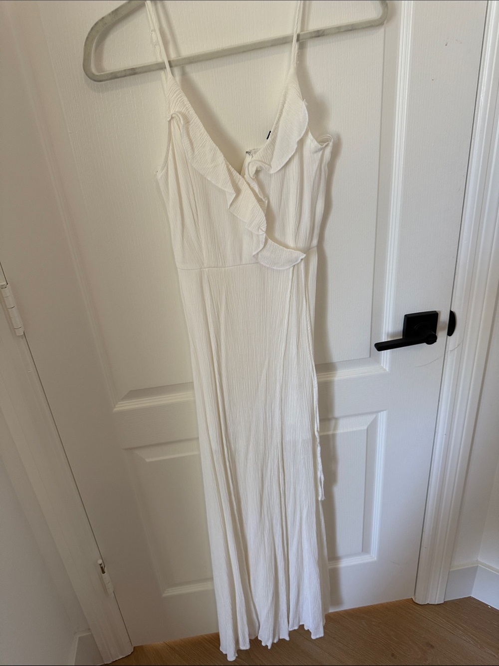 Lulus white maxi dress size XS